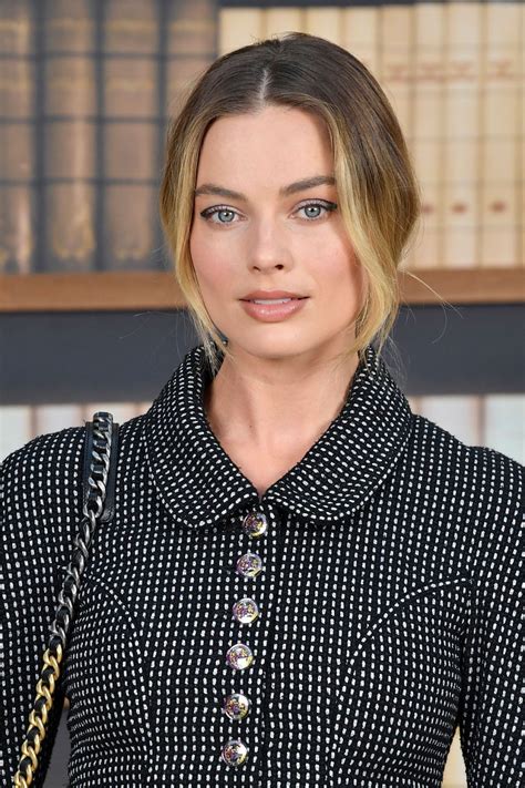 chanel margot robbie outfits